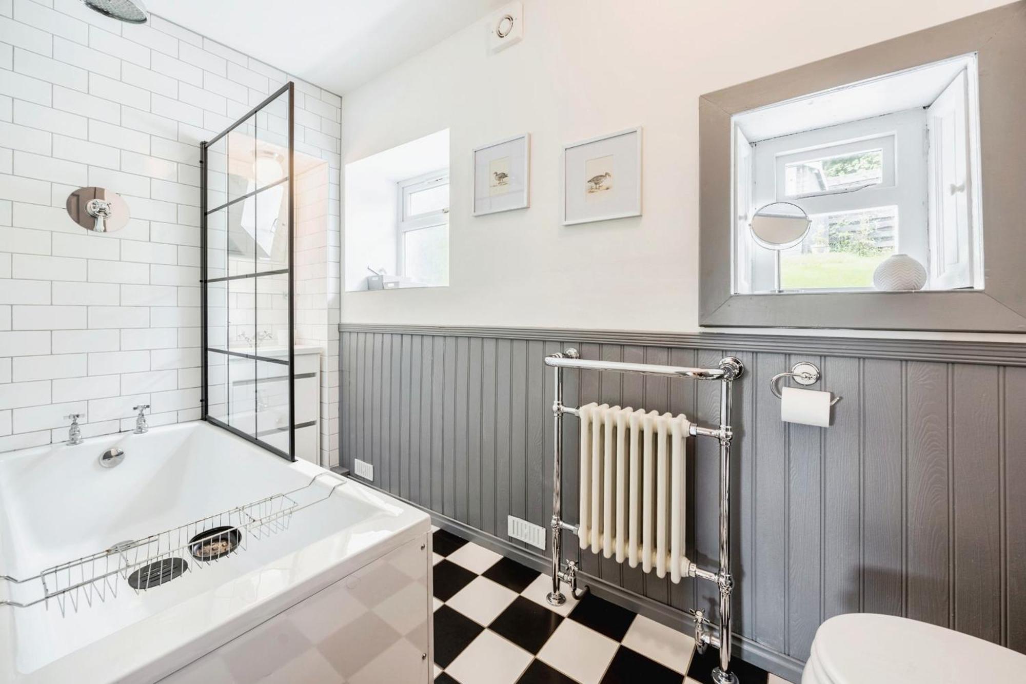 Cosy Lochside Cottage With Mountain And Sea Views Clynder Exteriér fotografie