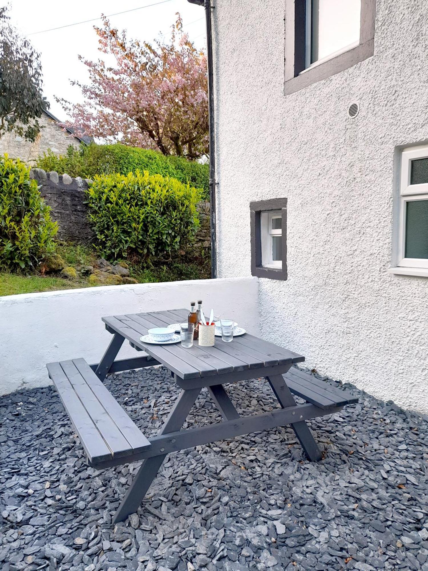 Cosy Lochside Cottage With Mountain And Sea Views Clynder Exteriér fotografie